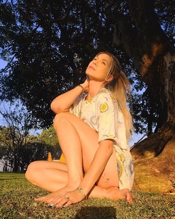 Lívia Andrade feet photo thumbnail