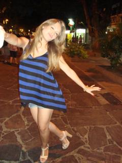 Carla Diaz feet photo thumbnail