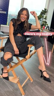 Erin Lim feet photo thumbnail