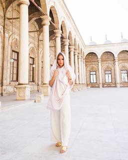 Carla Diaz feet photo thumbnail