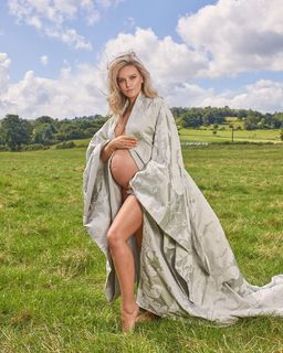Perrie Edwards feet photo thumbnail