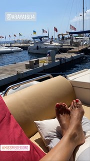 Veronica Maya feet photo thumbnail