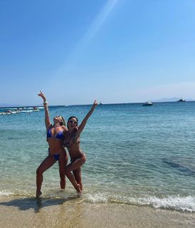 Ashley Roberts feet photo thumbnail