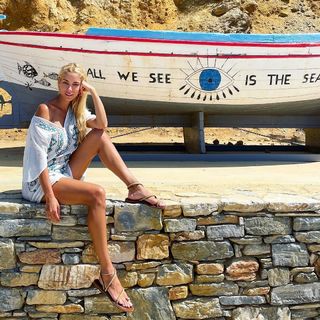 Doukissa Nomikou feet photo thumbnail