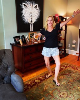 Angela Kinsey feet photo thumbnail