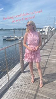 Emma Roberts feet photo thumbnail
