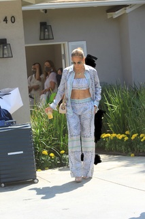 Jennifer Lopez feet photo thumbnail