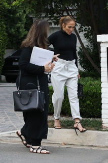 Jennifer Lopez feet photo thumbnail