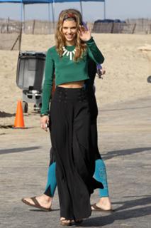 AnnaLynne McCord feet photo thumbnail
