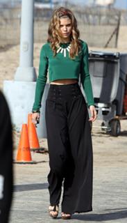 AnnaLynne McCord feet photo thumbnail