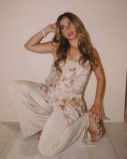 Addison Rae feet photo thumbnail