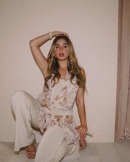Addison Rae feet photo thumbnail