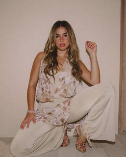 Addison Rae feet photo thumbnail