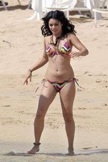Vanessa Hudgens feet photo thumbnail
