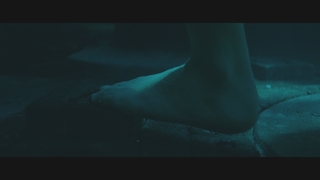 Emily Blunt feet photo thumbnail