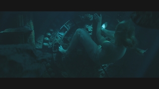 Emily Blunt feet photo thumbnail