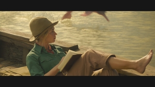 Emily Blunt feet photo thumbnail
