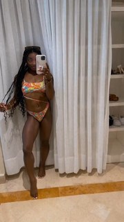 Simone Biles feet photo thumbnail
