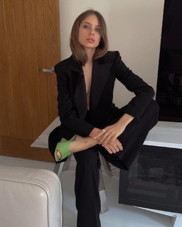 Xenia Tchoumitcheva feet photo thumbnail