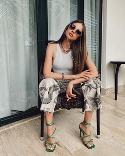 Xenia Tchoumitcheva feet photo thumbnail