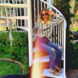 January Jones feet photo thumbnail