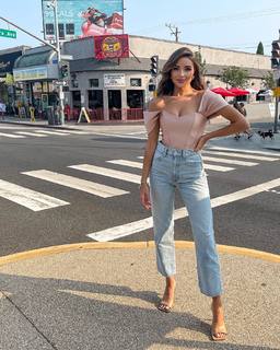 Olivia Culpo feet photo thumbnail