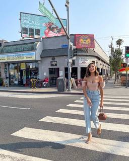 Olivia Culpo feet photo thumbnail