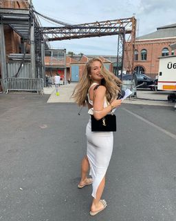 Lola Weippert feet photo thumbnail