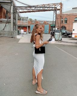 Lola Weippert feet photo thumbnail