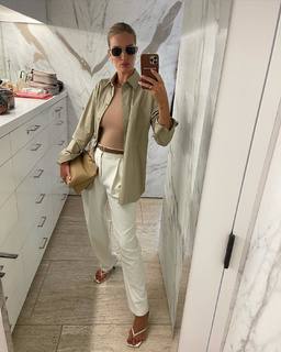 Rosie Huntington-Whiteley feet photo thumbnail