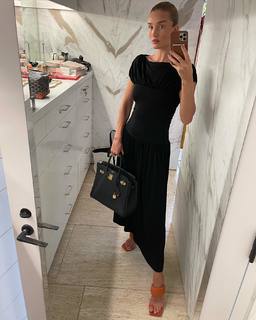 Rosie Huntington-Whiteley feet photo thumbnail