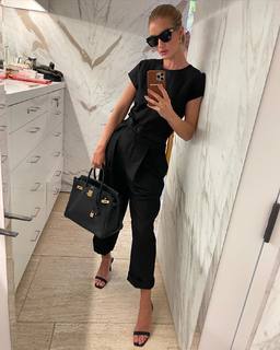 Rosie Huntington-Whiteley feet photo thumbnail