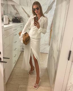 Rosie Huntington-Whiteley feet photo thumbnail