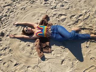 Victoria Justice feet photo thumbnail