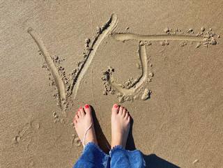 Victoria Justice feet photo thumbnail