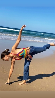 Victoria Justice feet photo thumbnail