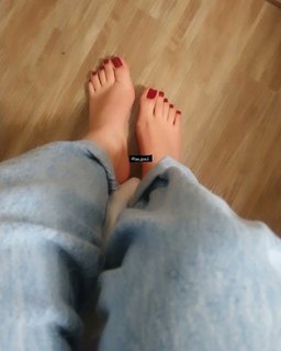 Isa Pes feet photo thumbnail