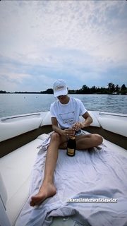 Karolina Kowalkiewicz feet photo thumbnail