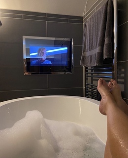 Kerry Katona feet photo thumbnail