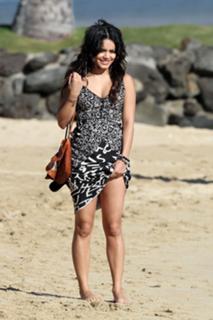Vanessa Hudgens feet photo thumbnail