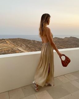 Iris Mittenaere feet photo thumbnail