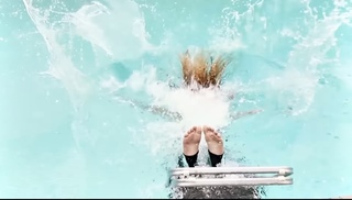 Sofie Dossi feet photo thumbnail