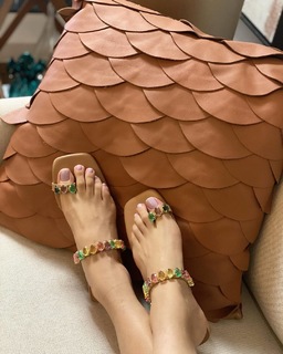 Cláudia Citroni feet photo thumbnail
