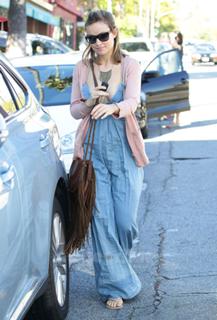 Olivia Wilde feet photo thumbnail