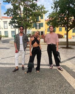 Ashley Roberts feet photo thumbnail