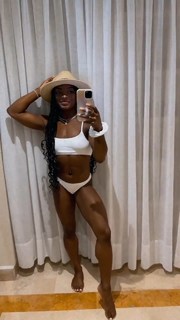 Simone Biles feet photo thumbnail