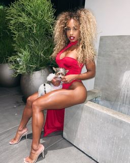 Qimmah Russo feet photo thumbnail