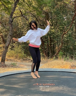 Morena Baccarin feet photo thumbnail