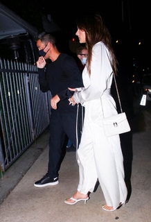 Alessandra Ambrosio feet photo thumbnail