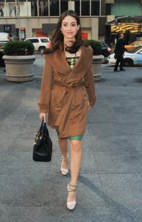 Emmy Rossum feet photo thumbnail